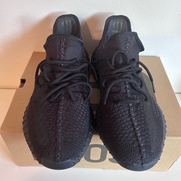 YEEZY 350 ONYX - Picture 2 of 7